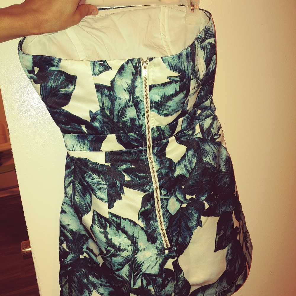 Patterned Romper - Picture 3 of 5